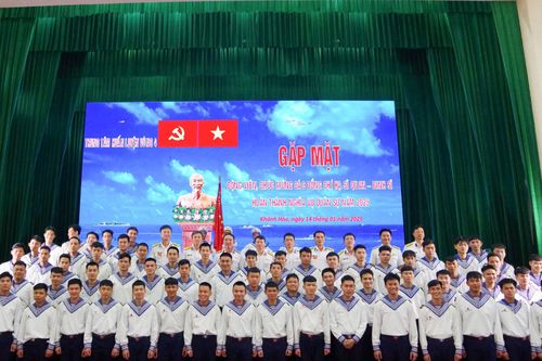 Trung tâm Huấn luyện Vùng 4 Hải quân: Gặp mặt, chúc mừng hạ sĩ quan, chiến sĩ hoàn thành nghĩa vụ quân sự