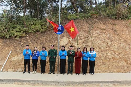 Tỉnh đoàn, Hội Liên hiệp Thanh niên Việt Nam tỉnh Thái Nguyên phối hợp tổ chức chương trình Xuân Biên giới tại huyện Văn Lãng