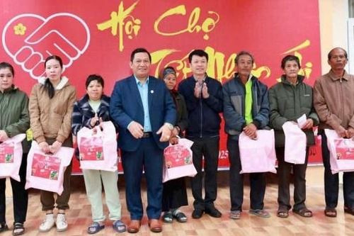 Đơn Dương: 300 người dân đến với 'Hội chợ Tết Nhân ái' Xuân Ất Tỵ năm 2025