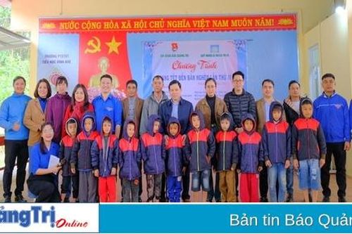 Tổ chức chương trình 'Mang Tết đến bản nghèo' lần thứ 11 tại xã Vĩnh Khê, huyện Vĩnh Linh