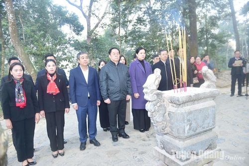 Trưởng Ban Tuyên giáo Trung ương Nguyễn Trọng Nghĩa thăm Khu di tích quốc gia đặc biệt Tân Trào