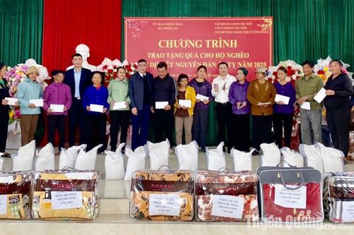 Trao tặng 121 suất quà Tết cho hộ nghèo xã Ninh Lai