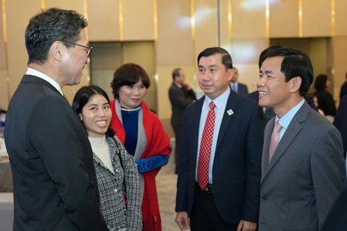 Chúc mừng năm mới đến khách quốc tế, các tình nguyện viên, các chuyên gia và nhà đầu tư
