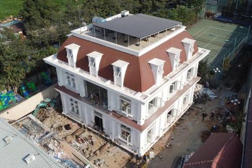 'Thần đèn' di chuyển biệt thự nặng 3.000 tấn ở Bình Dương