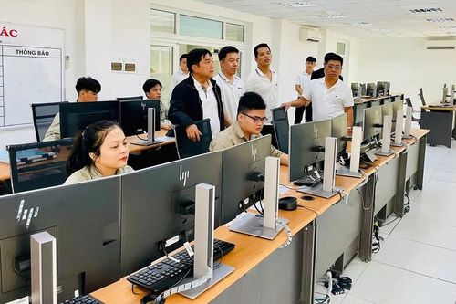 Trực đêm giao thừa: Những câu chuyện chưa kể