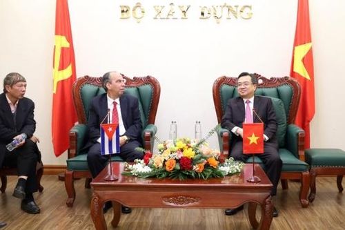 Bộ trưởng Nguyễn Thanh Nghị tiếp tân Đại sứ Cuba tại Việt Nam