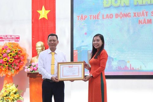 Trường Trung học phổ thông Bình Hưng Hòa: Hoàn thành xuất sắc nhiệm vụ phát triển giáo dục