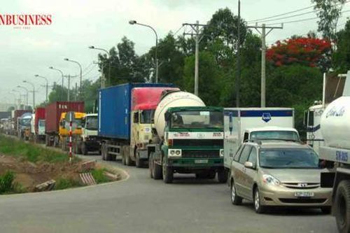 Ùn tắc giao thông và nỗi lo vận chuyển chậm làm tăng giá hàng hóa