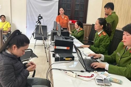 Công an TP Huế nỗ lực giải quyết thủ tục hành chính, đáp ứng yêu cầu của người dân, doanh nghiệp