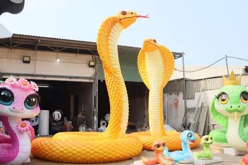 Khám phá xưởng chế tác linh vật rắn
