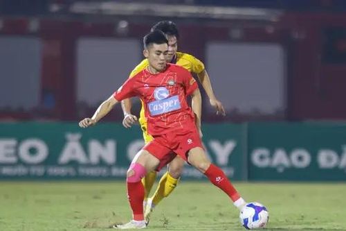 Một cầu thủ V-League bị cấm thi đấu
