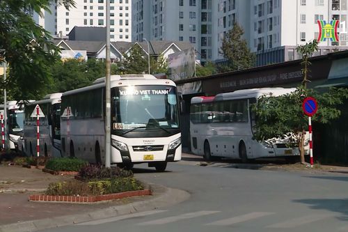 Xe đỗ tràn lan ở Khu đô thị Nam Trung Yên