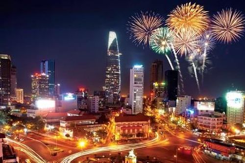 TPHCM bắn pháo hoa tại 15 điểm trong đêm Giao thừa Tết Ất Tỵ 2025