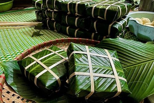 Ngày rằm tháng Chạp, bánh chưng tăng giá gấp đôi, khách vẫn đổ xô mua