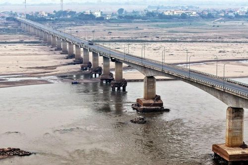 Cầu nghìn tỷ trên sông Hồng bị trơ móng, Cục Đường bộ nói gì?