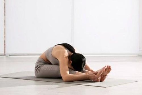 Bài tập yoga giảm stress giúp giữ dáng mùa lễ hội