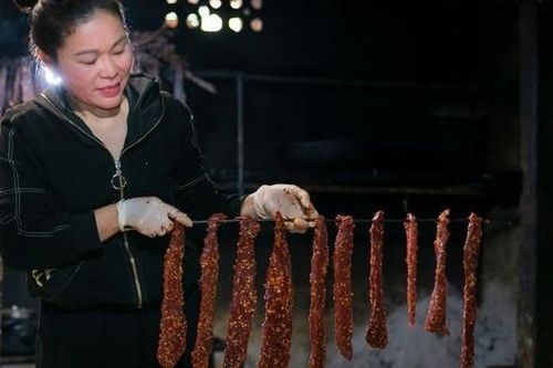 Đặc sản bò giàng gác bếp xứ Nghệ vào vụ Tết