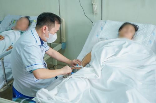 Ngã từ tầng 3 xuống đất, người phụ nữ 63 tuổi sống sót thần kỳ