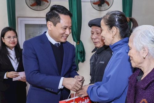 Tri ân cội nguồn
