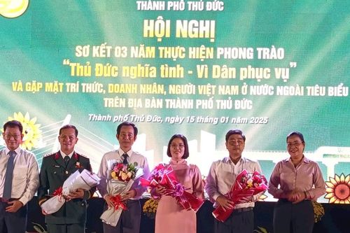 Khen thưởng 38 tập thể xuất sắc thực hiện phong trào 'Thủ Đức nghĩa tình - Vì dân phục vụ'