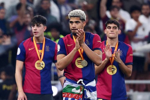 Araujo đảo ngược tình thế tại Barca