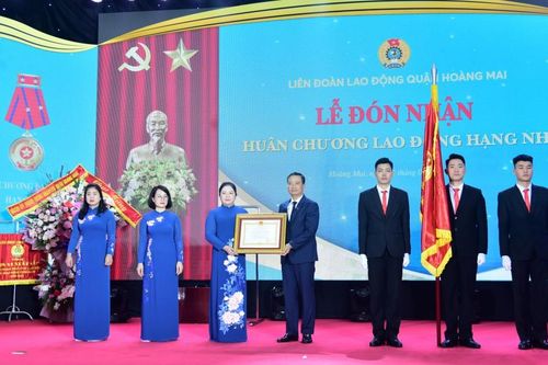 Liên đoàn Lao động quận Hoàng Mai đón nhận Huân chương Lao động hạng Nhì