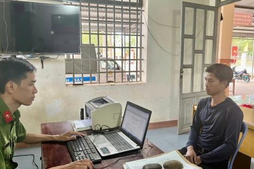 Bắt quả tang 9 người, 3 sà lan hút cát trên hồ Dầu Tiếng