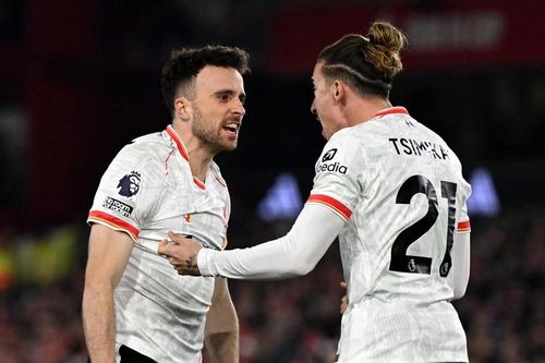 Độc lạ như Liverpool: Cầu thủ thay người chạy vào sân và ghi bàn ngay nhịp chạm bóng đầu tiên