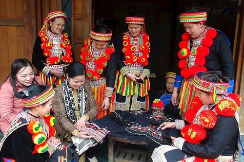 Bảo tồn, phát huy bản sắc văn hóa dân tộc
