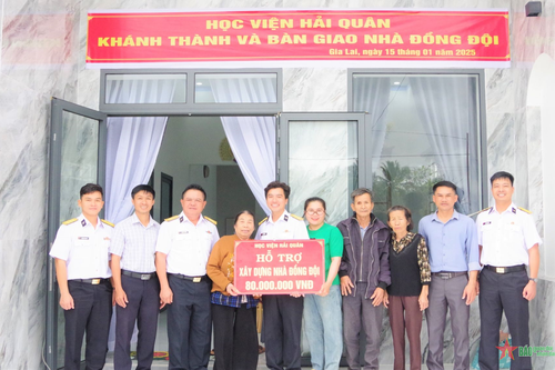 Học viện Hải quân trao tặng nhà đồng đội ấm áp nghĩa tình