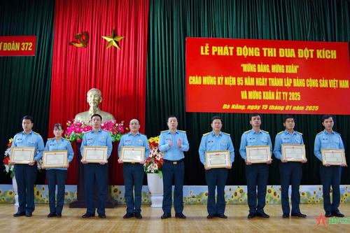Sư đoàn Không quân 372 phát động thi đua đột kích và mừng Xuân Ất Tỵ 2025