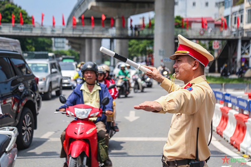 Hà Nội: Phân luồng giao thông phục vụ Chương trình 'Hòa nhạc ánh sáng - Chào năm mới 2025'