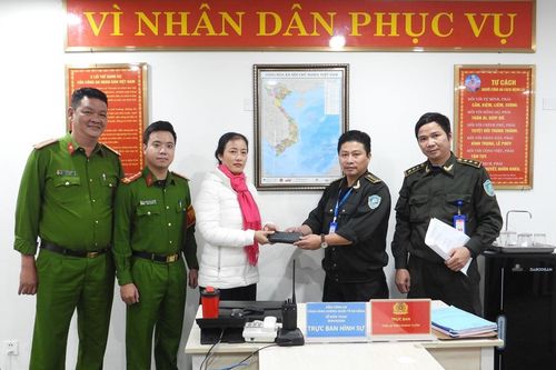 Trả lại tài sản thất lạc cho hành khách tại Cảng hàng không quốc tế Đà Nẵng