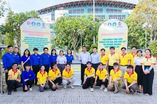 Sinh viên tình nguyện TP. HCM bàn giao công trình tra cứu thông tin mộ liệt sĩ trên địa bàn TP. HCM