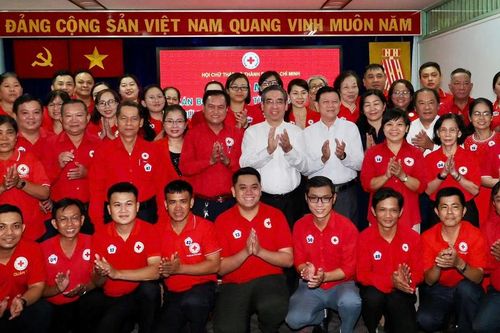 Đồng chí Nguyễn Phước Lộc thăm chúc tết cơ sở y tế và Hội Chữ thập đỏ
