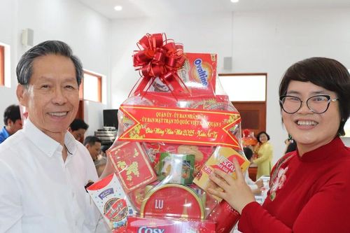 Họp mặt doanh nghiệp, nhân sĩ trí thức, cá nhân tiêu biểu trên các lĩnh vực