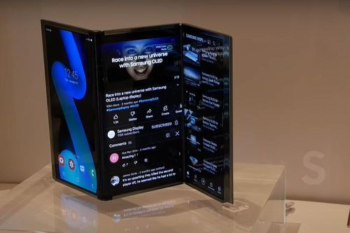 Màn hình gập ba của Samsung tại CES 2025 gây 'choáng' toàn cầu