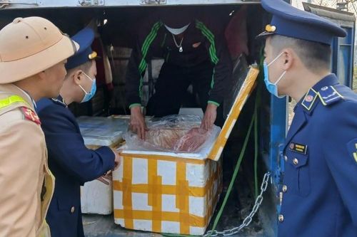 Phú Thọ ngăn chặn xe tải chở nội tạng bốc mùi