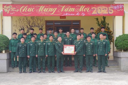 Kiểm tra công tác sẵn sàng chiến đấu và chúc Tết cán bộ, chiến sĩ Kho Kỹ thuật Tổng hợp 102