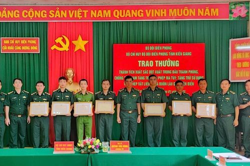 BĐBP Kiên Giang: Trao thưởng đột xuất cho các đơn vị có thành tích xuất sắc trong đấu tranh phòng, chống tội phạm