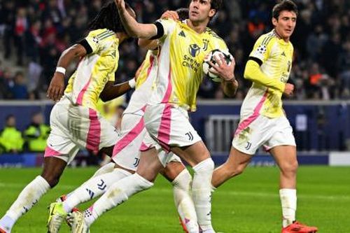 Juventus lập kỷ lục hòa khó tin