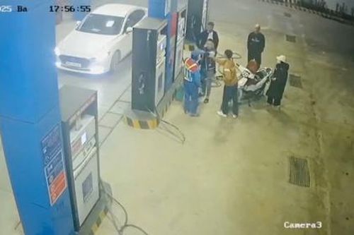 Công an mời nam thanh niên đánh nhân viên cây xăng làm việc