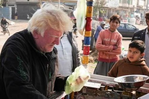 Cụ ông bán cháo sữa ở Pakistan gây chú ý vì vẻ ngoài giống ông Donald Trump