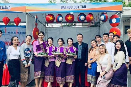 Thêm sinh viên người nước ngoài tốt nghiệp từ ĐH Duy Tân