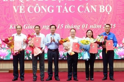 Trao quyết định của Ban Bí thư về công tác cán bộ tại Kiên Giang