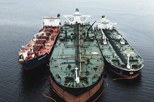 Cước vận tải biển thế giới tăng vọt