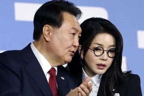 Đệ nhất phu nhân Hàn Quốc bị xem xét thu hồi bằng tiến sĩ
