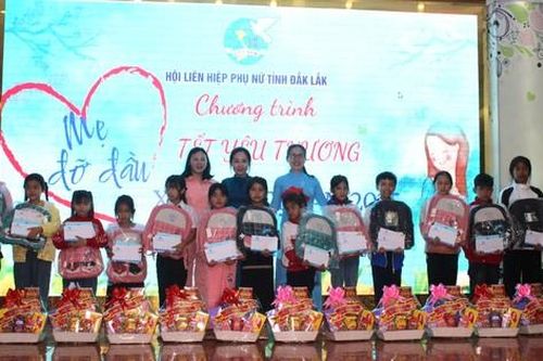 Đắk Lắk có 870 trẻ em mồ côi được nhận đỡ đầu
