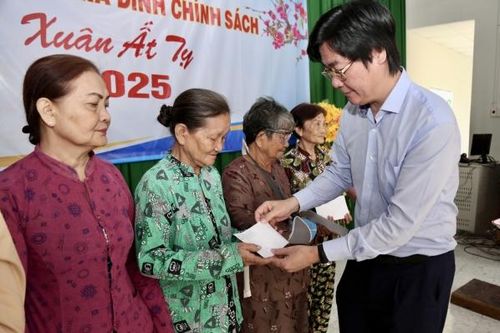 'Xuân nghĩa tình Dầu khí - Tết ấm áp, sẻ chia' tại Ban QLDA ĐLDK Long Phú 1