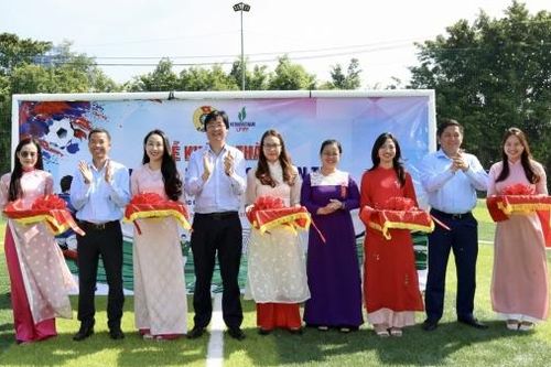 Công đoàn Ban QLDA ĐLDK Long Phú 1 khánh thành sân bóng cỏ nhân tạo